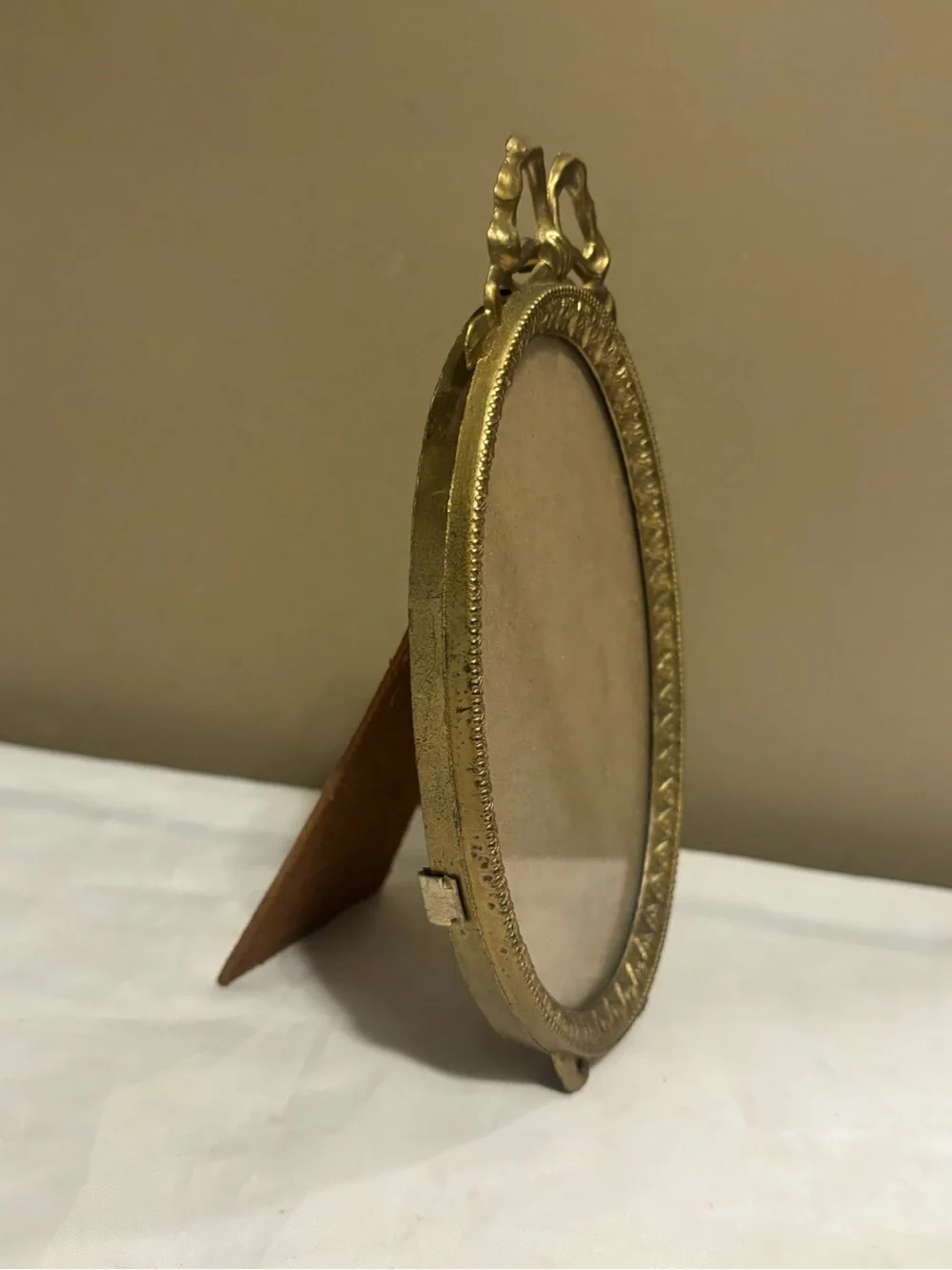 Vintage Italian Ornate Oval Metal Picture Frame in Gold - Classic Home Accent